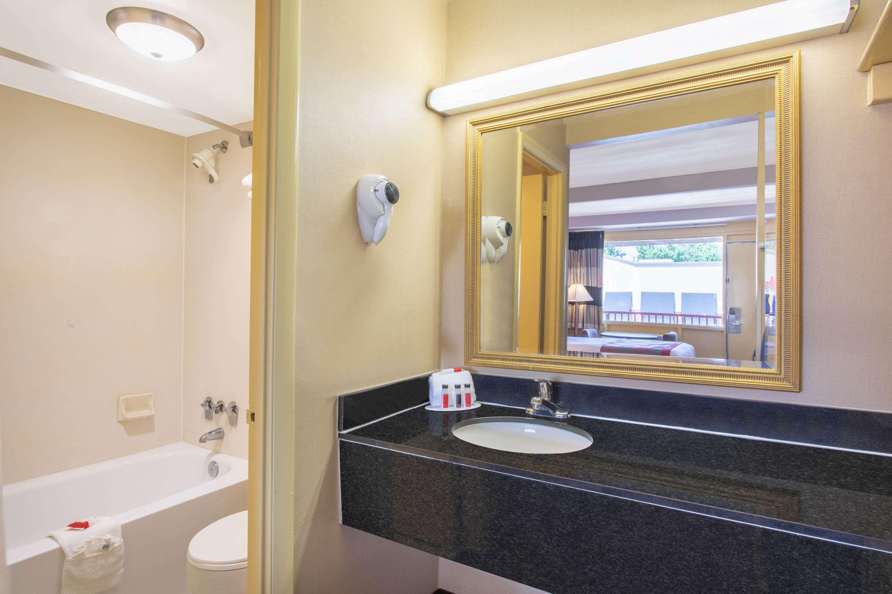 Ramada Limited Cockeysville מראה חיצוני תמונה